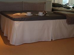 Luksux sengeskørt str. 140x200+45 cm.